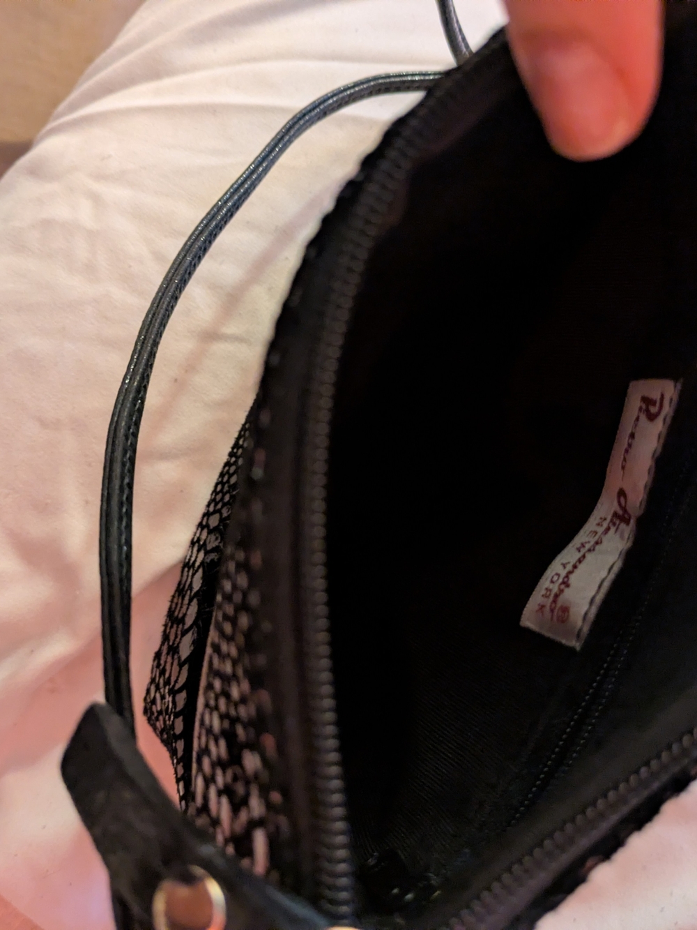 Pietro Allesandro New York Sleek Black Cross Body Bag - Picture 5 of 5
